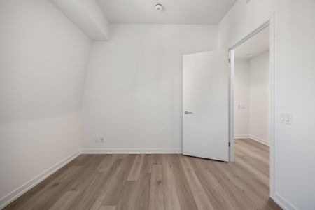 For Lease - 863 St. Clair Avenue Unit# 405, Toronto, Ontario - Photo 2