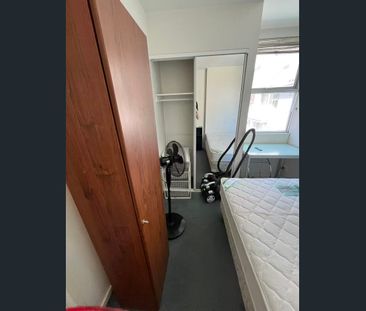 City-Edge Convenience in the Heart of Carlton - Photo 2