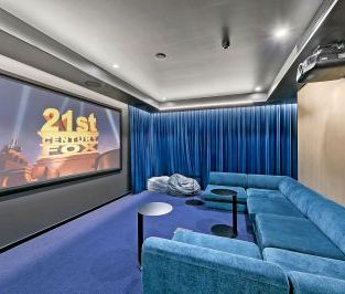 Sophisticated Two-Bedroom Residence with Iconic Harbour Views - Photo 5