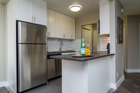 Tower East - Photo 3