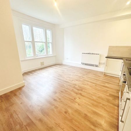 2 Bedroom Flat, The Drive, Hove - Photo 2