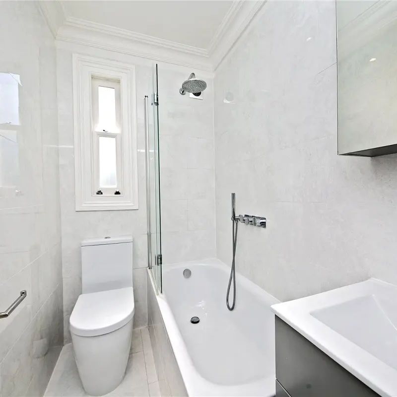 3 bedroom house in Twickenham - Photo 1