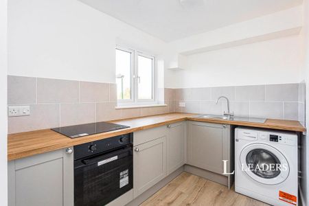 1 bedroom flat to rent - Photo 2