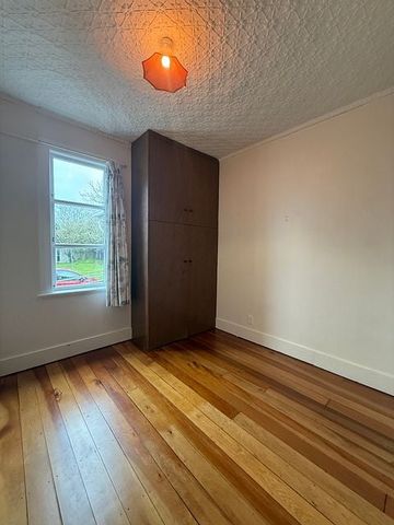 Close to town, tidy home - Photo 4