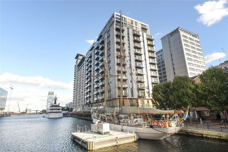 A spacious two bedroom apartment located with beautiful, uninterrupted views of the Dock. - Photo 2