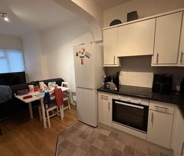 Leavesden Road - Photo 3