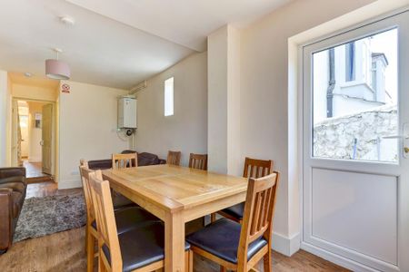 6 bedroom house to rent - Photo 3