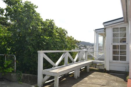 Central Three-Bedroom Home - Photo 5