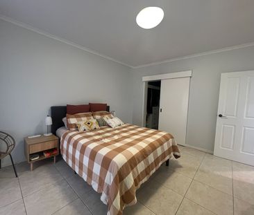 Modern Four Bedroom Family Home - Photo 4