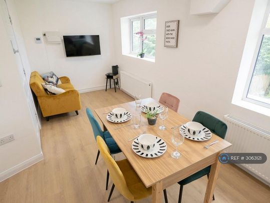 1 bedroom in a flat share to rent - Photo 1