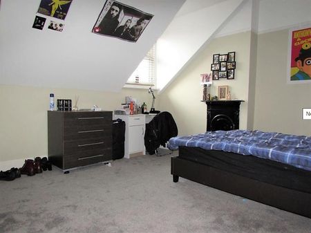 House - Terraced For Rent Waverley Road, Southsea - Photo 2