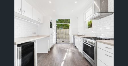 Spacious Family Home - Photo 2