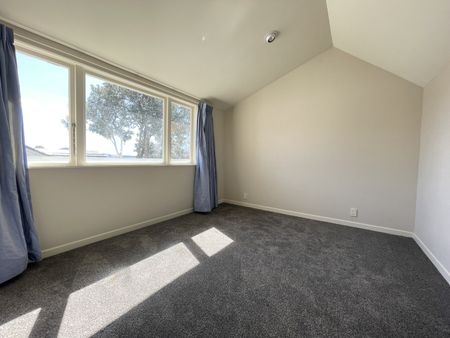 Solid, Spacious and Sunny family home! - Photo 5