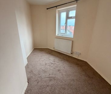 QUEENSWAY, BLETCHLEY - 3 BEDROOM MAISONETTE - Photo 4