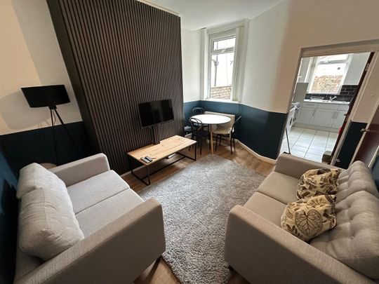 4 Bed Terraced House, Moseley Road, M14 - Photo 1