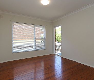 RENOVATED GROUND FLOOR TWO BEDROOM UNIT!! - Photo 1