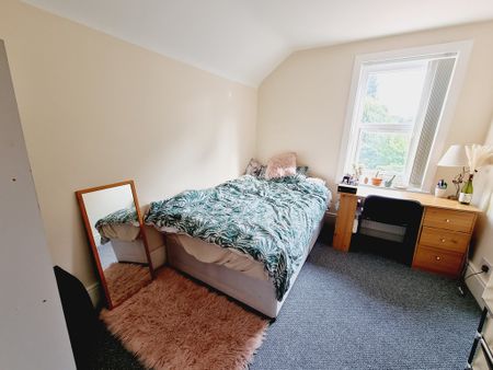 5 Bed Student Accommodation - Photo 4