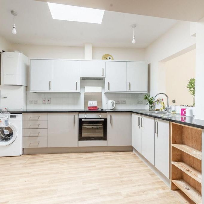 5 bedroom detached house to rent - Photo 1