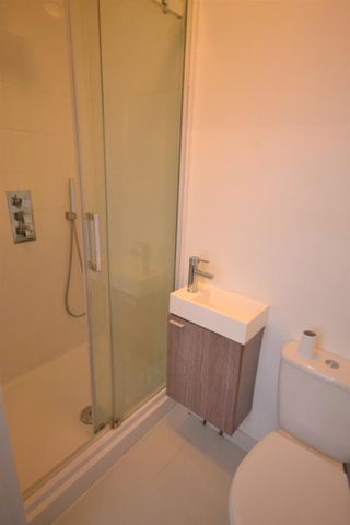 1 bedroom Flat To Let - Photo 5