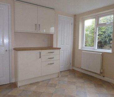 2 bedroom semi-detached house to rent - Photo 4