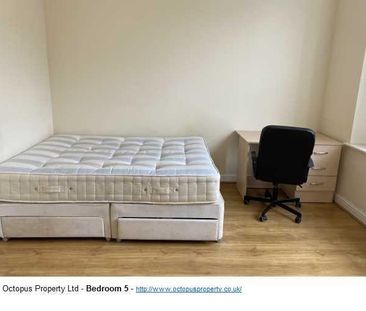 1 bedroom in a flat share to rent - Photo 2