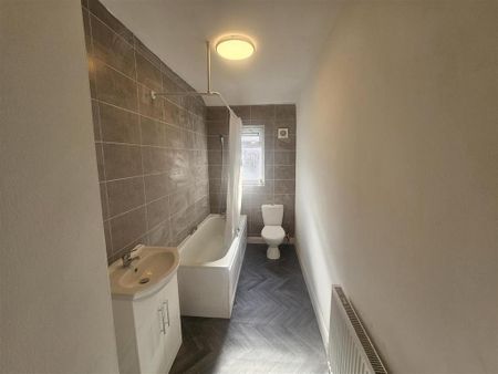 2 bedroom terraced house to rent - Photo 4