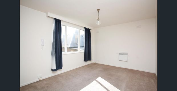 Charming One-Bedroom Apartment in an Ideal Location - Photo 1