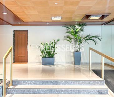 Avec une vue directe sur le jardin de la copropriété - Photo 6