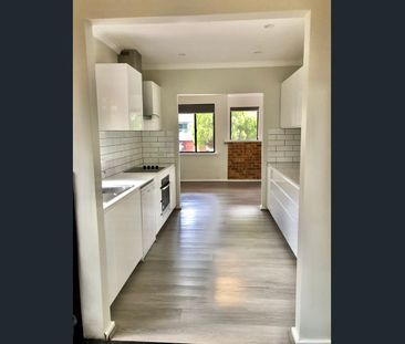 Recently renovated 3 bedroom villa - Photo 3