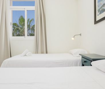 Penthouse with sunny terrace and sea views - Photo 6