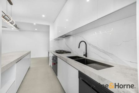 Modern family living in the heart of Mickleham! - Photo 3