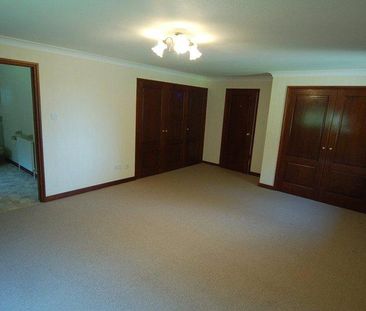 4 bedroom detached house to rent - Photo 6