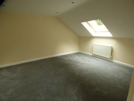 4 bedroom mews to rent - Photo 4