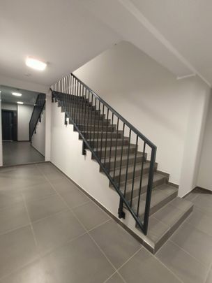 2-pokojowe mieszkanie z ogródkiem, Małe Błonia. - Фото 1