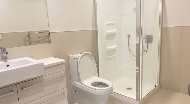 Spacious 4-Bedroom, 2-Bathroom Home with 2 Living Areas - Photo 1