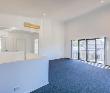 Spacious Family Home with Multiple Living Areas – Prime Location - Photo 4