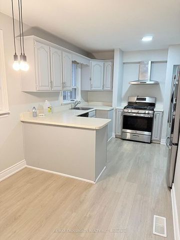 For Lease - 113 Confederation Drive, Toronto, Ontario - Photo 4