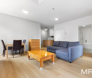 Inner-City Living with Melbourne Central at your doorstep - Photo 3