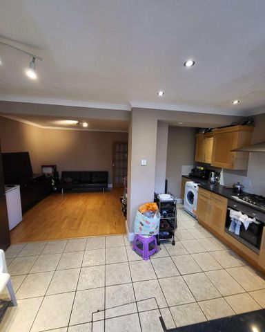 4 bedroom terraced house to rent - Photo 4