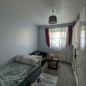 Room in a Shared House, Cowbridge Lane. Barking, IG1 - Photo 3