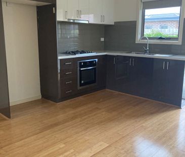 Low-Maintenance Living in a Prime Thomastown Location - Photo 4