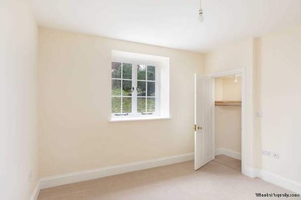 1 bedroom property to rent in Badminton - Photo 1