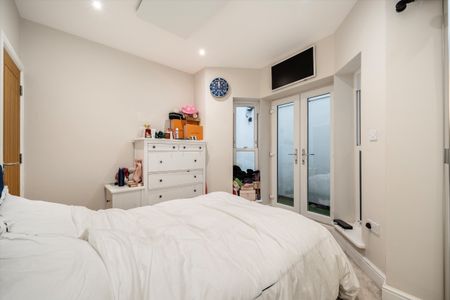 Munster Road, SW6, London - Photo 2