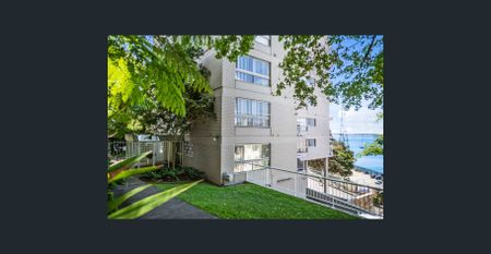 Luxurious Living Redefined: Ultra-Modern Studio Apartment with Ocean Glimpses - Photo 4