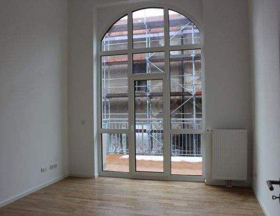 Schicke 2-Zimmerwohnung im Baudenkmal mit Balkon zu vermieten! - Foto 1