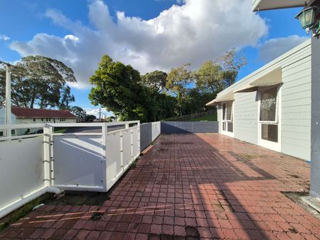 Three Bedrooms, Mt Wellington - Photo 2