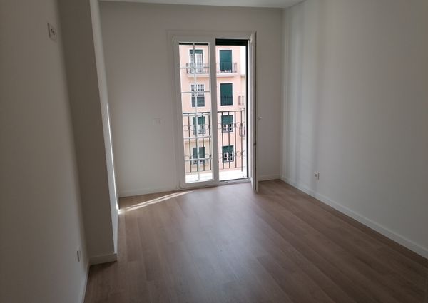 Fantástico Apartamento T2 para Arrendamento na Amadora