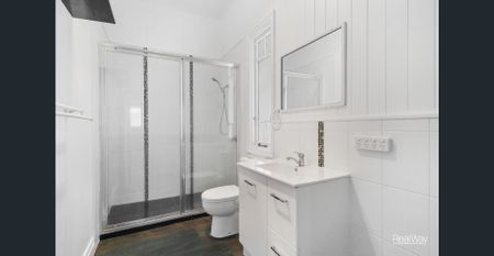 Charming Cottage Awaits You ! - Photo 3