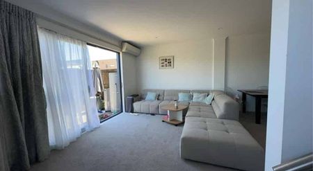 Modern 3-Bedroom Home with 2 Bathrooms in Hobsonville - Photo 2