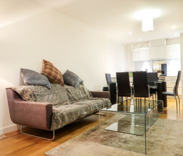 This lovely double bedroom property based in the heart of Clapham. - Photo 1